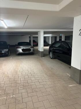 Foto - Tiefgaragensrellplatz - 90,00 EUR Miete,