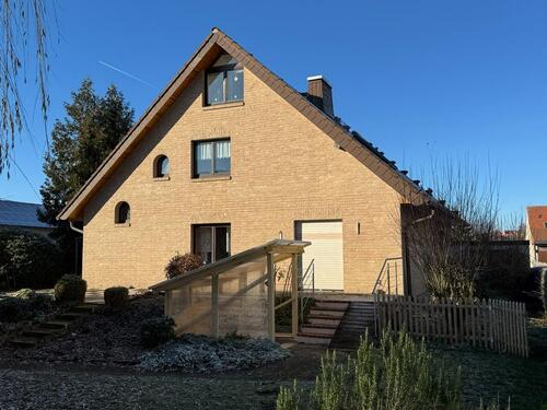 Foto - Einfamilienhaus mit Keller und Garage