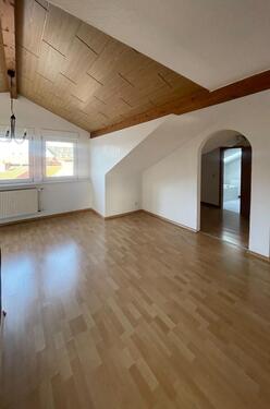 Foto - Charmante 3-Zimmer-Dachgeschosswohnung in Nieder-Weisel