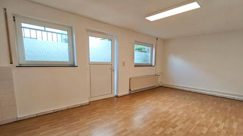 Foto - Souterrain-Wohnung, unmöbliert, neu renoviert...