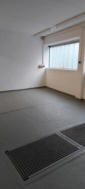 Foto - Lagerhalle Gewerbehalle WC Büro Küche Smart Home