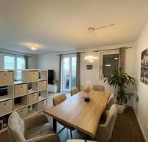 Heiligkreuzviertel: Dreizimmerwohnung mit EBK, Terrasse und Duplex-Parker Stellplatz - Mainz Laubenheim