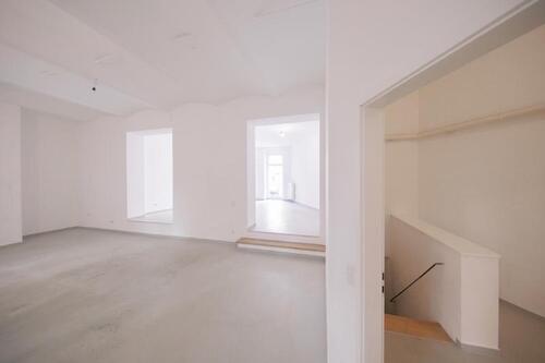 Foto - Choriner Str: Ladenbüro ca. 112 qm mit Schaufenster, Gartenzugang u großem Keller