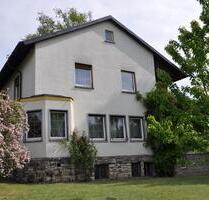 Zentral und doch im Grünen - 1.300,00&nbsp;EUR Kaltmiete, ca.&nbsp; 160,00&nbsp;m&sup2; in Mellrichstadt (PLZ: 97638)