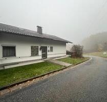 5 Zimmer Wohnung - EG + OG, ruhige Lage, schöne Aussicht - Konzell