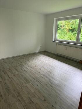 Foto - Renoviert ! 68qm 2-Zimmer-Wohnung, Küche ,Bad, mit Balkon.