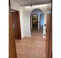 Alterlangen wunderschöne 3 Zimmer Wohnung 95q 1. OG zentrale Lage - Uttenreuth