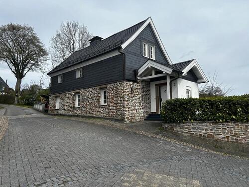 Foto - Wohnhaus zu vermieten - 1.350,00&nbsp;EUR Kaltmiete, ca.&nbsp; 95,00&nbsp;m&sup2;