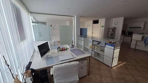 Foto - *Moderne BüroPraxisfläche mit großer Schaufensterfront in Top Lage!*