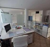 *Moderne BüroPraxisfläche mit großer Schaufensterfront in Top Lage!* - Neu-Isenburg