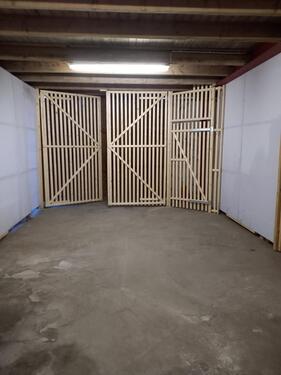 Foto - Lagerfläche f. PKW, Arbeits-, Aktenmaterial, (keine Werkstatt!)