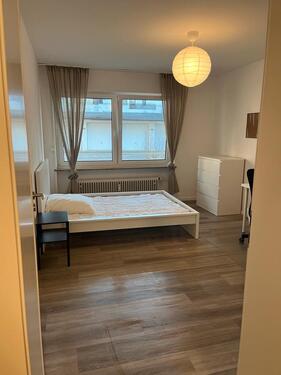 Foto - Helles, ruhiges, möbliertes WG-Zimmer in Vierer-WG für Student*in