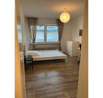 Helles, ruhiges, möbliertes WG-Zimmer in Vierer-WG für Student*in - München Ramersdorf-Perlach