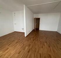 4- Raum- Wohnung mit Balkon, Bad und Gäste- WC - Ellefeld