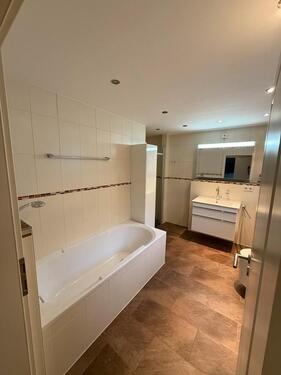 Foto - Großzügige 2 ZKB mit Flur; Wohn-und Esszimmer 94m2 in Rentrisch