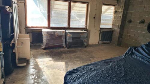 Foto - Absolut trockener und frostfreier Hallenanteil zu vermieten.