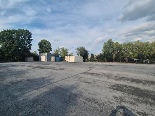 Foto - Lagerplatz mit kleiner Halle 2.500m²