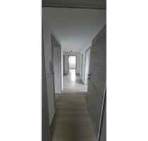 Frisch renovierte 3,5 Zimmer Wohnung mit Stellplatz zu vermieten - Poppenricht