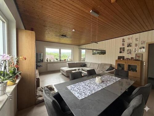 Foto - Helle, renovierte 4 Zimmer Wohnung mit Balkon ca. 98 m²