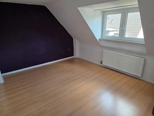 Foto - Dachgeschosswohnung 3,5 Zimmer mit Einbauküche 4.Etage