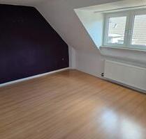Dachgeschosswohnung 3,5 Zimmer mit Einbauküche 4.Etage - Oberhausen