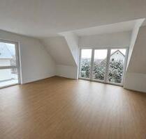 Helle 2,5 Zimmer Wohnung mit ausgebautem Dachspitz & Balkon - Ilshofen