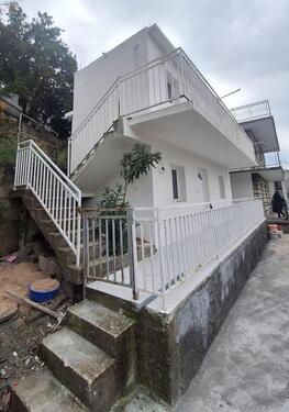 Foto - ZWEI HÄUSER AN DER STRANDMEILE SUTOMORE MONTENEGRO ZU VERKAUFEN