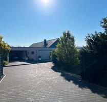 Modernes Einfamilienhaus in Top-Lage mit Pool und Seeblick - Hünfeld
