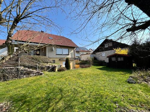 Foto - Einfamilienhaus mit Einliegerwohnung und sonnigem Garten