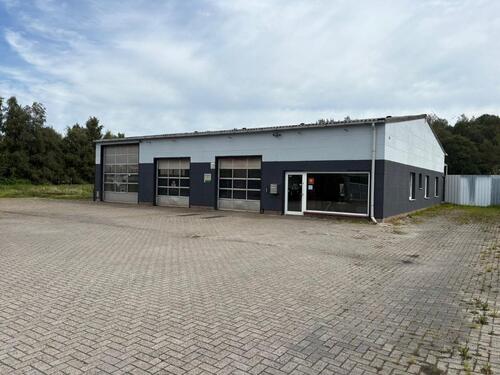Foto - LKW PKW Werkstatthalle zu vermieten.