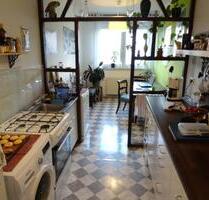 Helle Dachgeschosswohnung ohne Dachschrägen in zentraler Lage - Wiesbaden Südost
