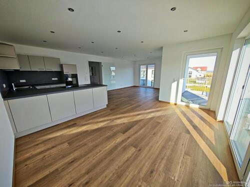 Foto - NEUBAUKfW 40-Exklusive 3-Zimmer-Wohnung mit Südostbalkon und 2 Carports in einem 4-Familienhaus