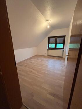 Foto - 3-Zimmer Dachgeschosswohnung - 580,00 EUR Kaltmiete,