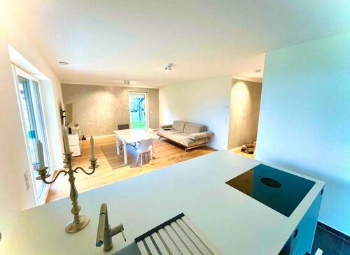 Foto - 3-Zimmer-Terrassenwohnung mit Einbauküche und 250 qm Garten