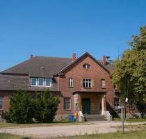 Ehem. Gutshaus mit Anbau auf 2.855 m² östlich Neubrandenburg - Wulkenzin