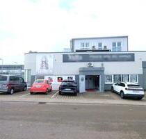 Moderne Gewerbeeinheit im EG mit 230 m² + 4 Stellplätze in Karlsbad!