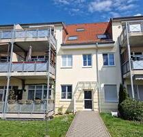 Frisch renovierte 2-Raumwohnung im Dachgeschoß mit Balkon - Merseburg