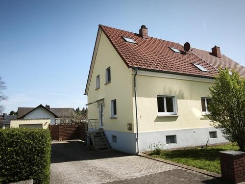 Foto - Einfamilienhaus DHH mit Garage, Garten direkt beziehbar