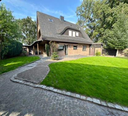 Foto - Einfamiliehaus mit Garage, Vollkeller und großem Garten