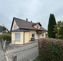 Zentrumnahes EFH mit Terrasse, Garten, Carport und Nebengebäude - Osterhofen