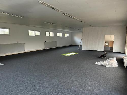 Foto - Büro, Ladenfläche, Lager 210qm - 830,00&nbsp;EUR Kaltmiete, ca.&nbsp; 3,00&nbsp;m&sup2;