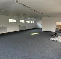 Büro, Ladenfläche, Lager 210qm - 830,00&nbsp;EUR Kaltmiete, ca.&nbsp; 3,00&nbsp;m&sup2; in Coppenbrügge (PLZ: 31863)