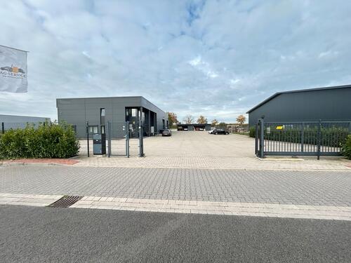 Foto - Lagerplatz Für AutosLKW Auktionsanbieter Umschlag (Gewerblich)