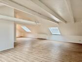 Foto - Helle renovierte Dachgeschosswohnung