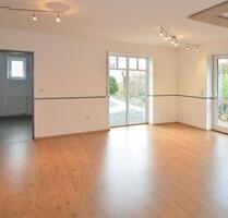 Sehr schöne und großzügige Einliegerwohnung - Bad Neustadt an der Saale