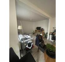 Renovierte 2-Zimmer-Wohnung mit Balkon, Aufzug & Einbauküche in zentraler Lage von Düsseldorf