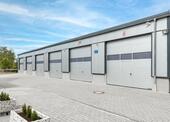 Foto - Isolierte Industriehalle mit Sektionaltor & Brandschutz