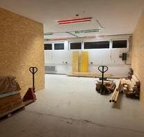 Halle Garage 75qm mit Rolltor WC Strom Wasser Heizung - Donaueschingen