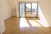 Foto - Helle 2-Zimmer-Dachgeschosswohnung mit sonnigem Balkon + TG