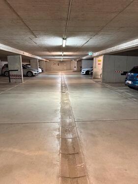 Foto - Tiefgaragenstellplatz zu vermieten